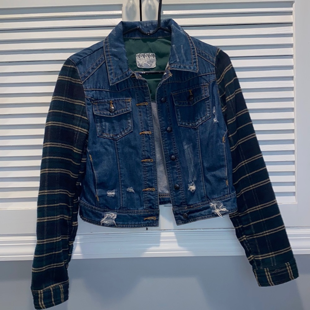 Cropped Jean jacket with Sherpa sleeves